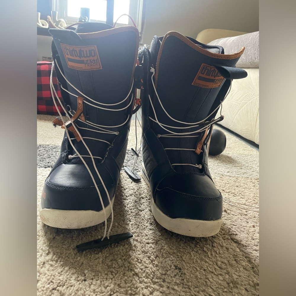 Snowboarding boots
